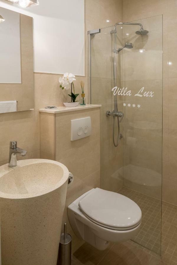 Apartments Villa Lux Дуги Рат Екстериор снимка
