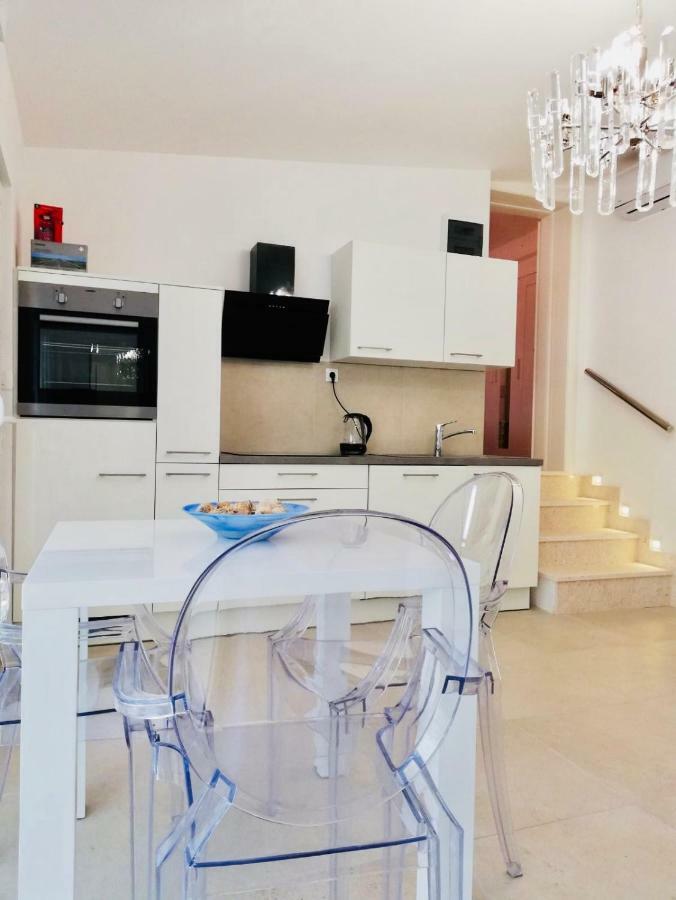 Apartments Villa Lux Дуги Рат Екстериор снимка